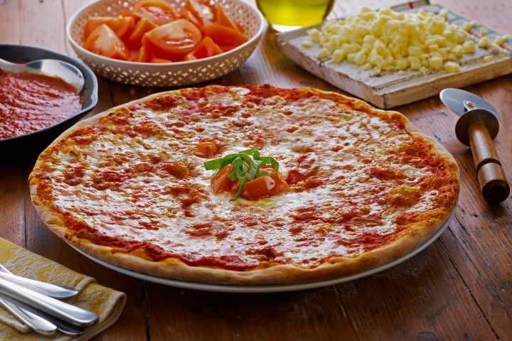 italia-Vegan-margherita-pizza-10"-0.1-off-----